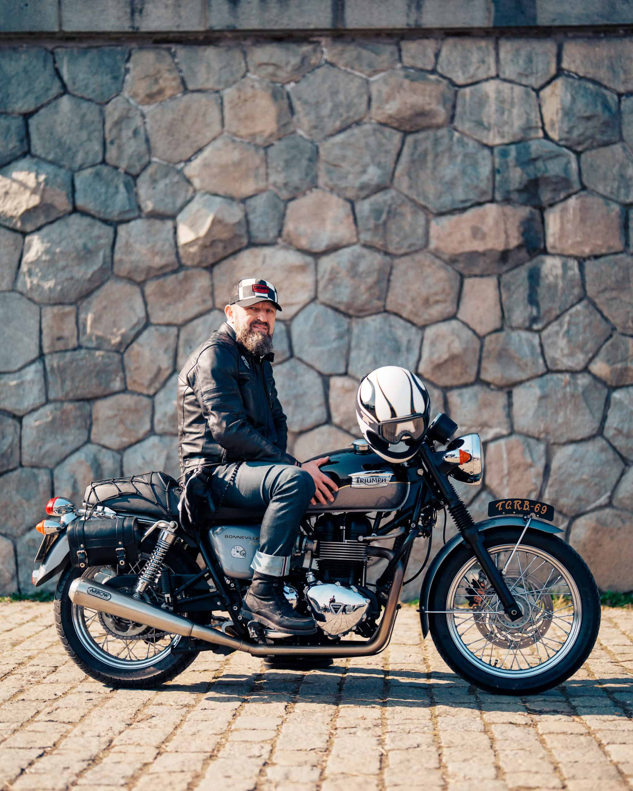 Triumph Bonneville T100 Graphite / Phantom Black 2012