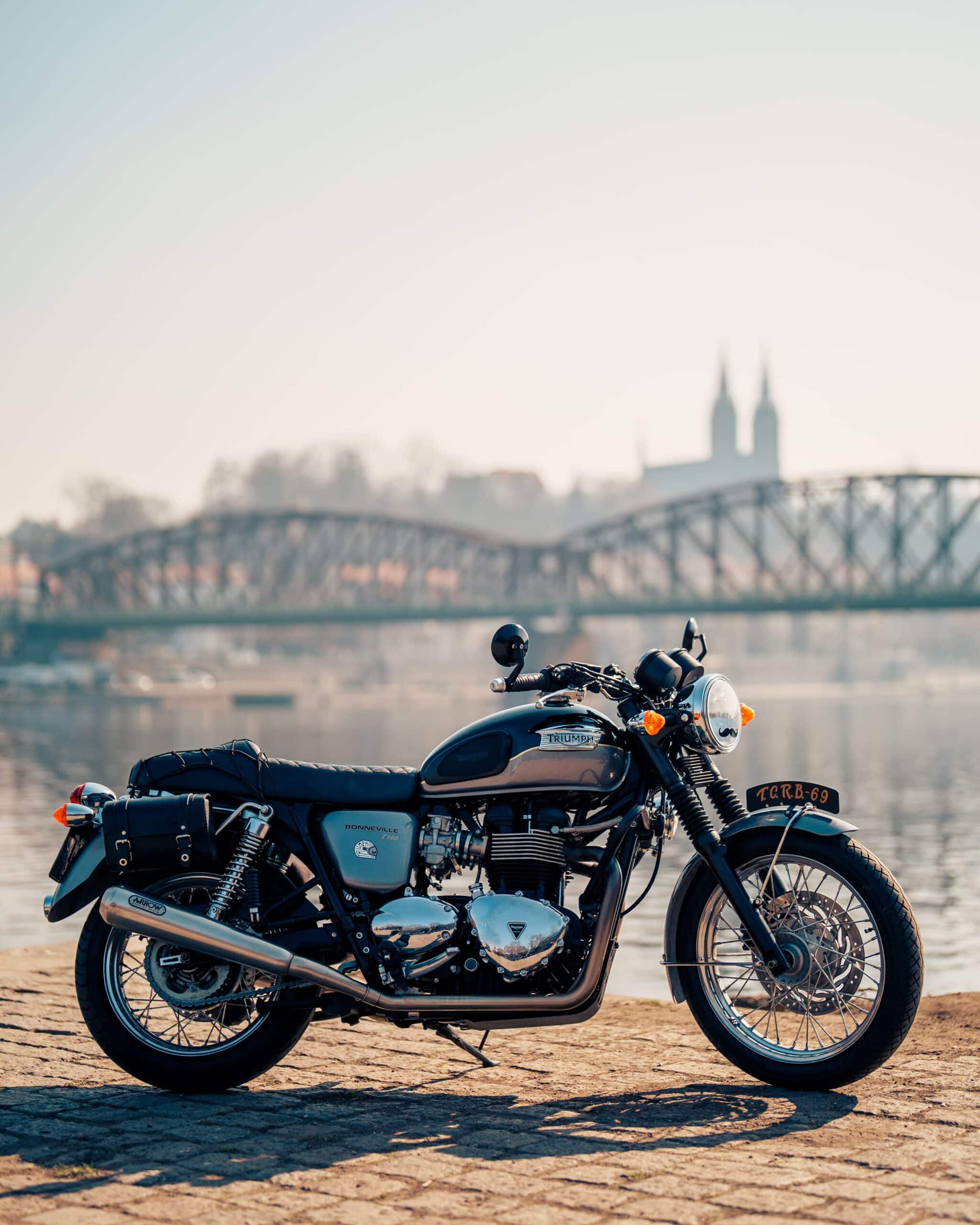 Triumph Bonneville T100 Graphite / Phantom Black 2012