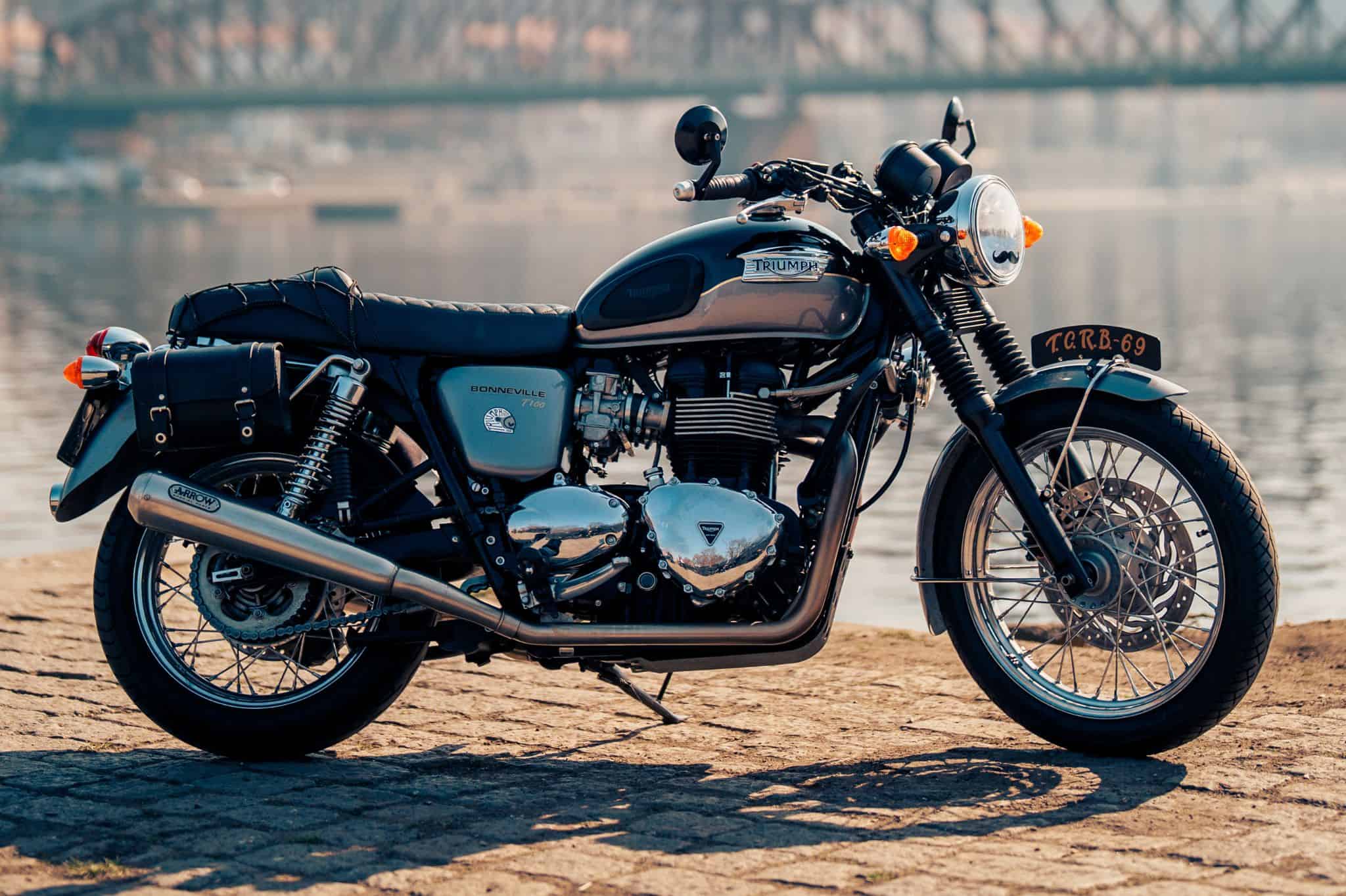 Triumph Bonneville T100 Graphite / Phantom Black 2012